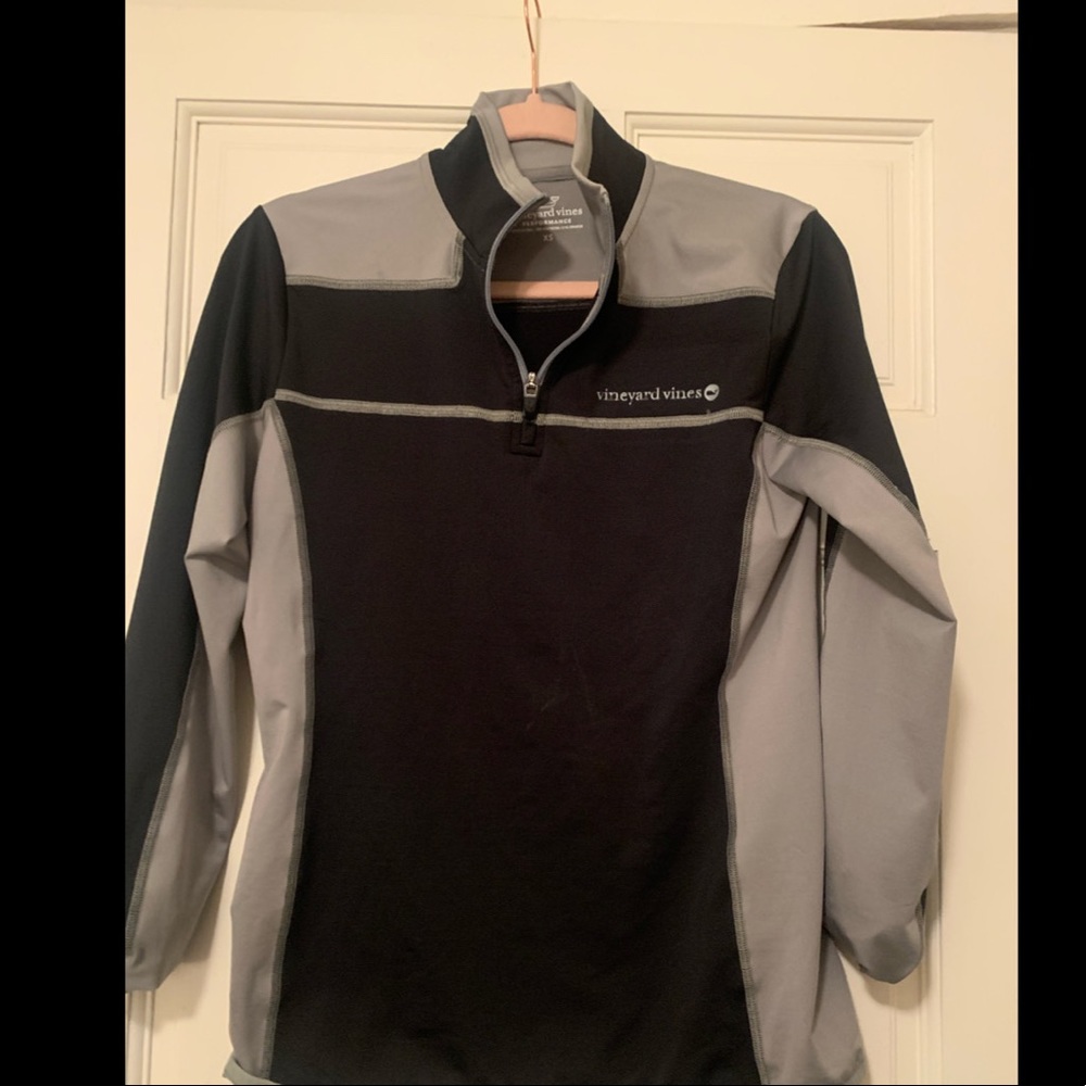 Vineyard vines black and gray 1/4 athletic top
